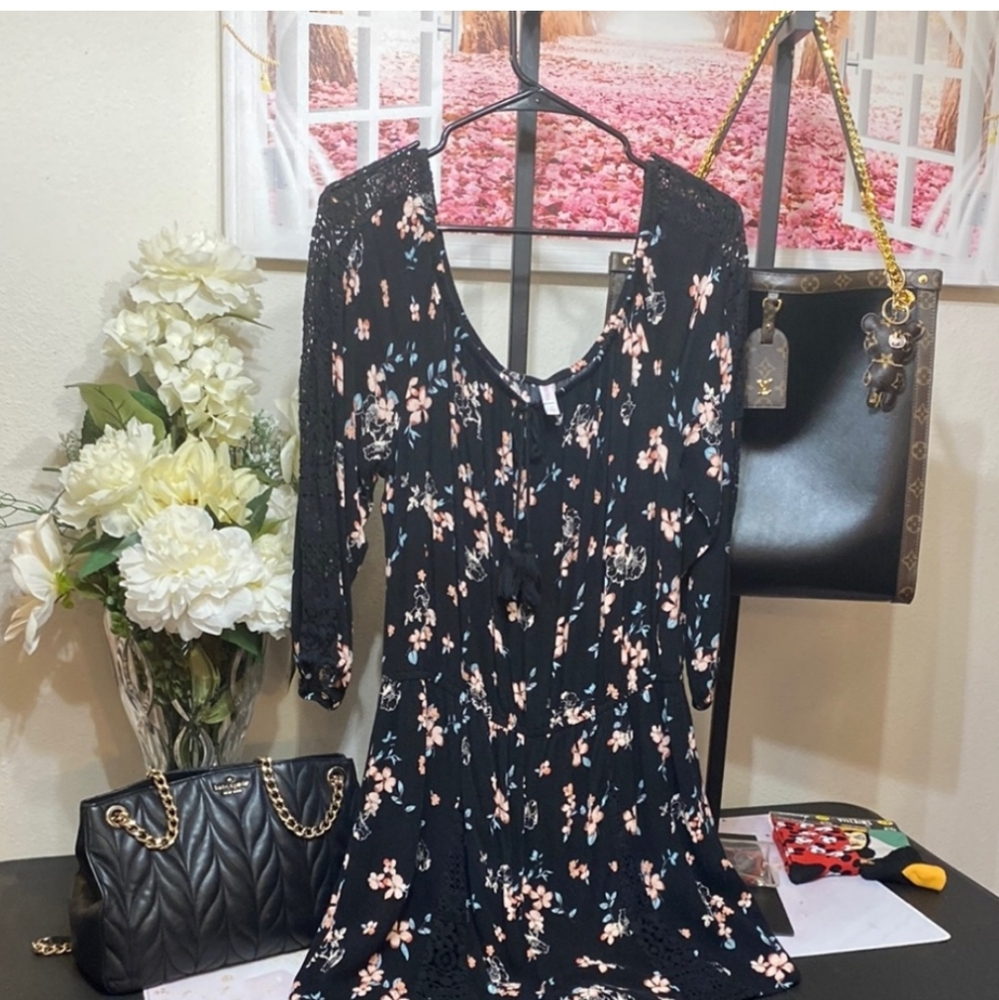 Xhileration Blk Floral Boho Romper W/crochet Sleeve Trim Shorts